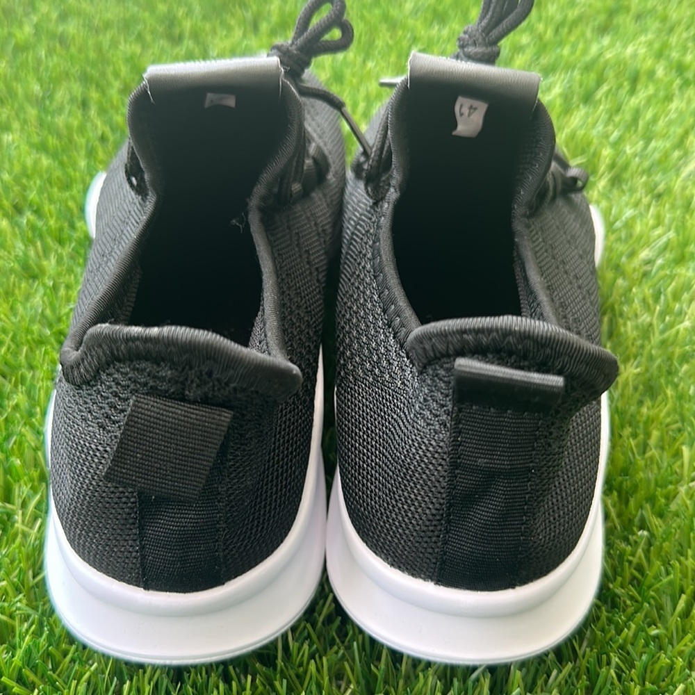 New with out tags - never worn black sneakers - Picture 4 of 4